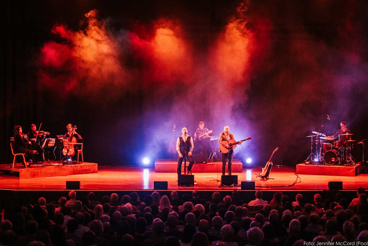 “Simon & Garfunkel performed by  Bookends” am 29.11.2022 um 19.30 Uhr in Paderborn (Paderhalle)